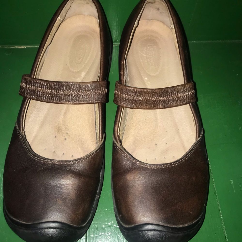 Keen 8.5 Mary Jane’s. Sturdy leather